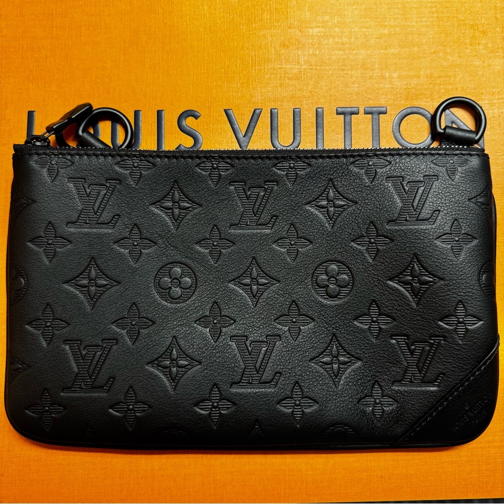 New Louis Vuitton Black embossed Monogram Shadow Calf leather pouch - Picture 4 of 16